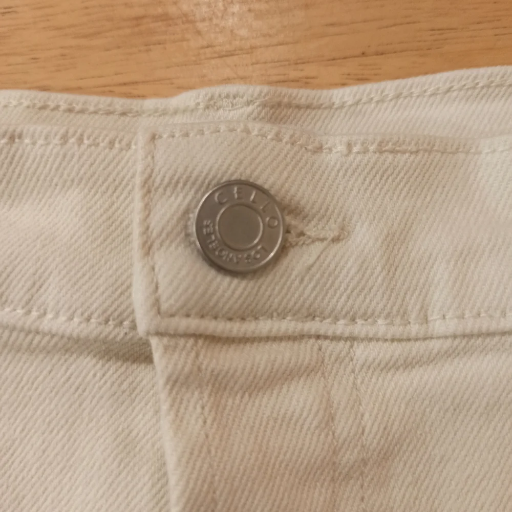 NWT women's Cello White Boyfriend cutoff Shorts SIZE XL - Picture 5 of 16